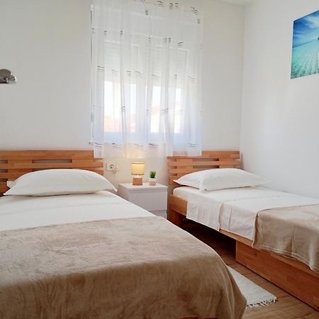 Apartments Villa Odesa With Shared Pool Zadar Bagian luar foto
