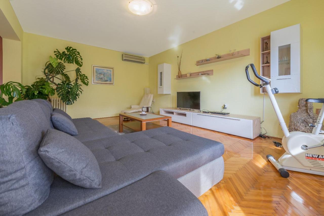 Apartments Villa Odesa With Shared Pool Zadar Bagian luar foto