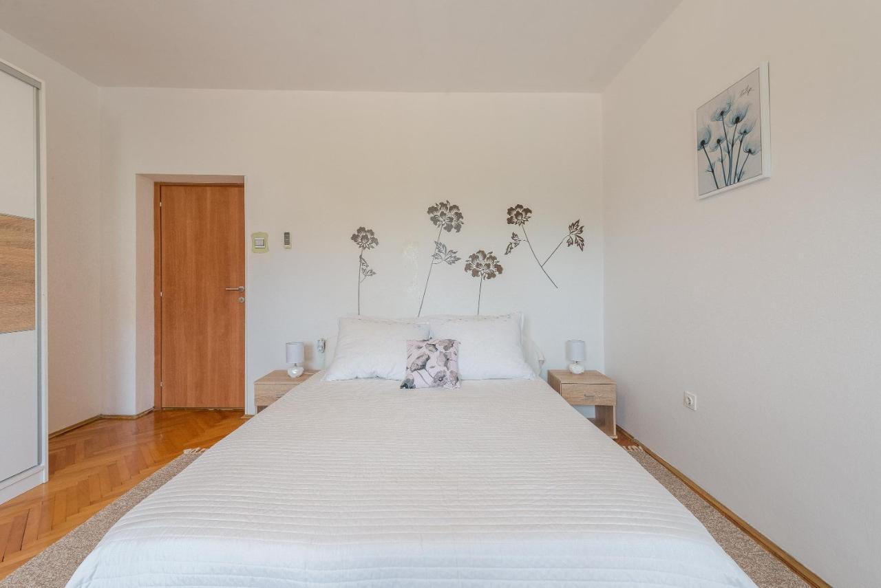 Apartments Villa Odesa With Shared Pool Zadar Bagian luar foto