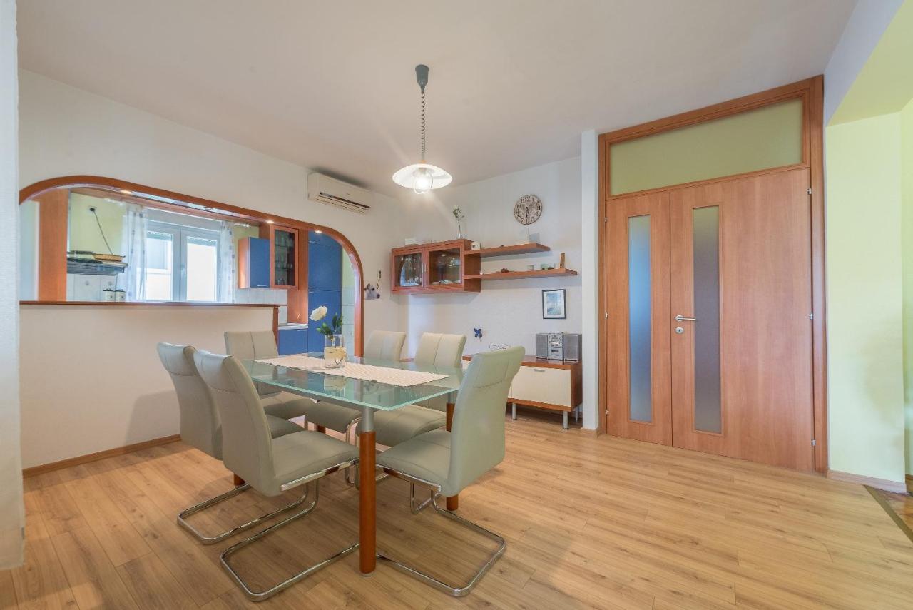 Apartments Villa Odesa With Shared Pool Zadar Bagian luar foto