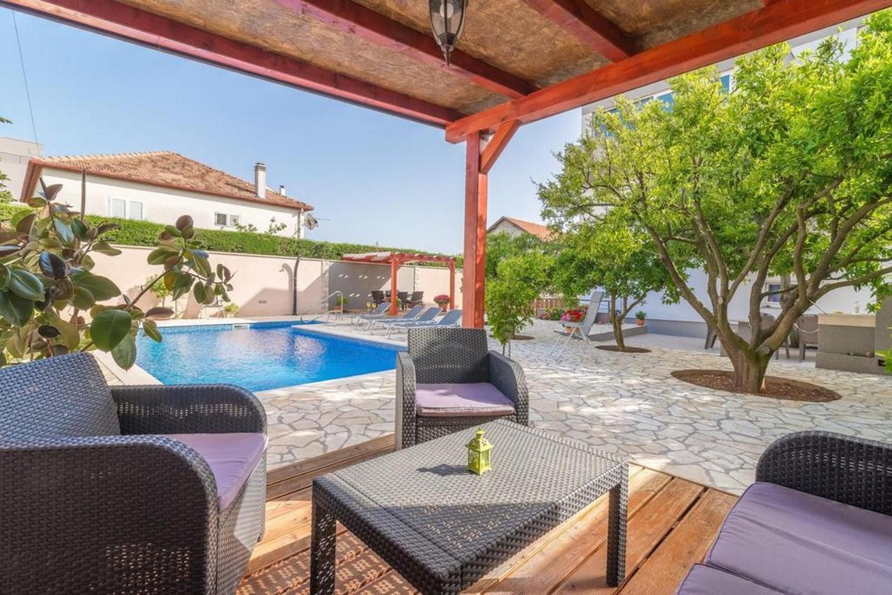 Apartments Villa Odesa With Shared Pool Zadar Bagian luar foto