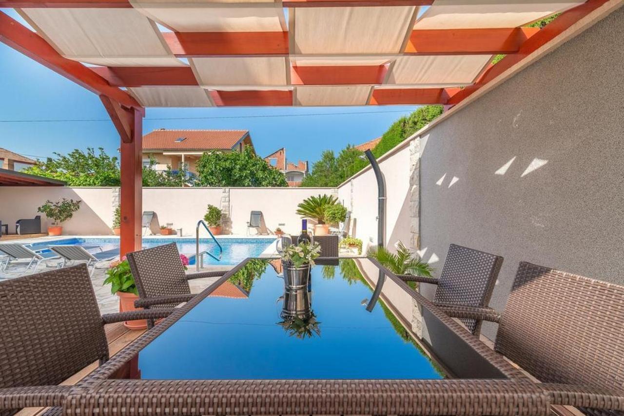 Apartments Villa Odesa With Shared Pool Zadar Bagian luar foto