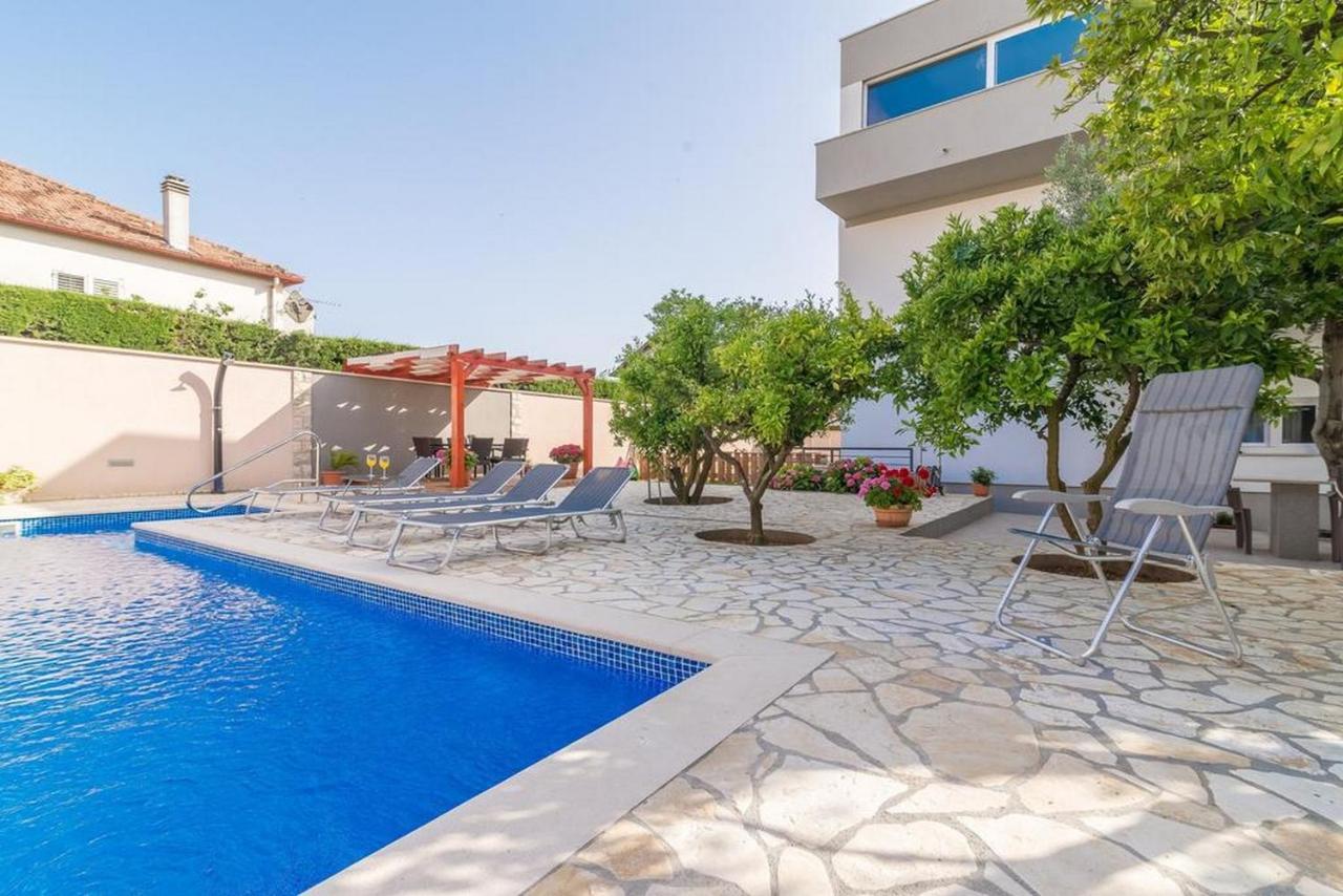 Apartments Villa Odesa With Shared Pool Zadar Bagian luar foto