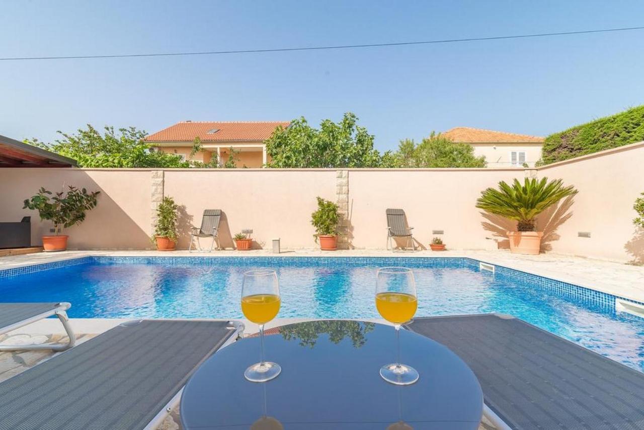 Apartments Villa Odesa With Shared Pool Zadar Bagian luar foto