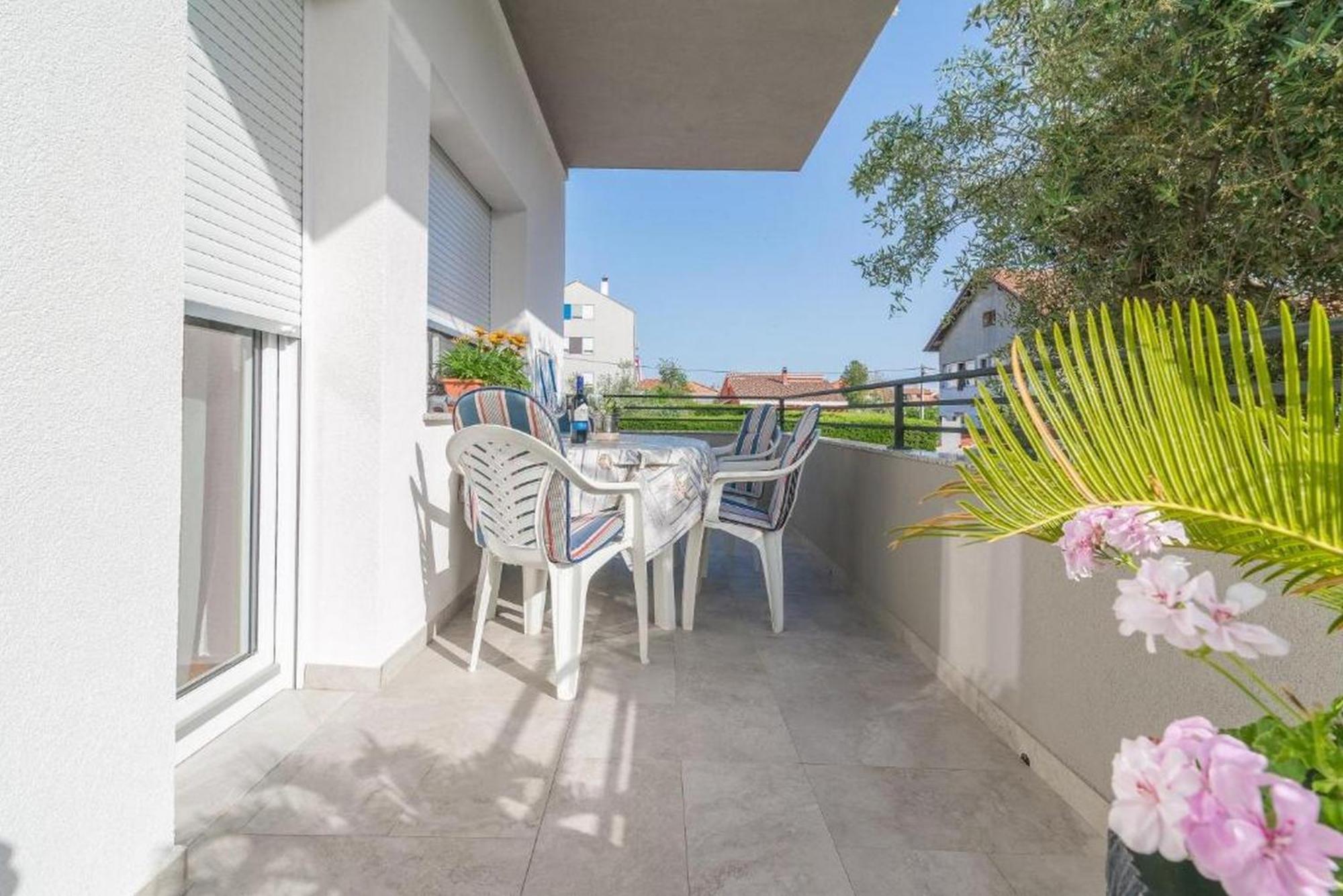 Apartments Villa Odesa With Shared Pool Zadar Ruang foto