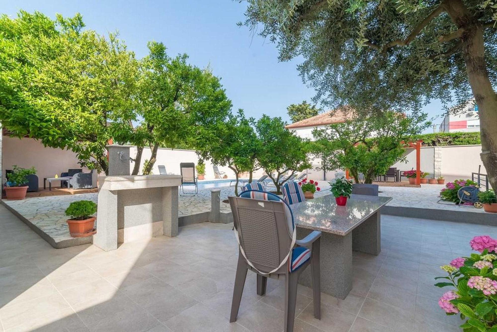 Apartments Villa Odesa With Shared Pool Zadar Ruang foto