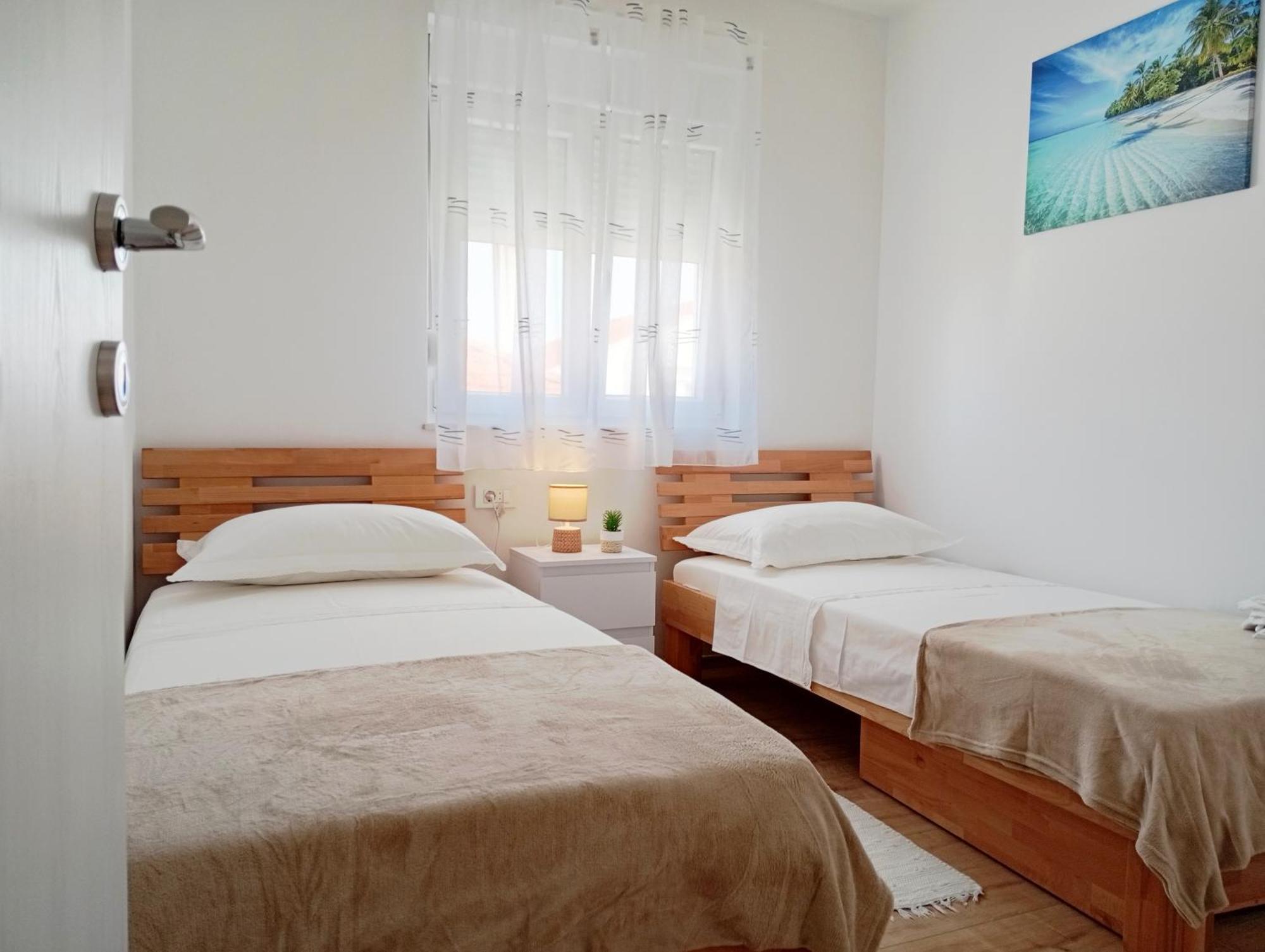 Apartments Villa Odesa With Shared Pool Zadar Bagian luar foto