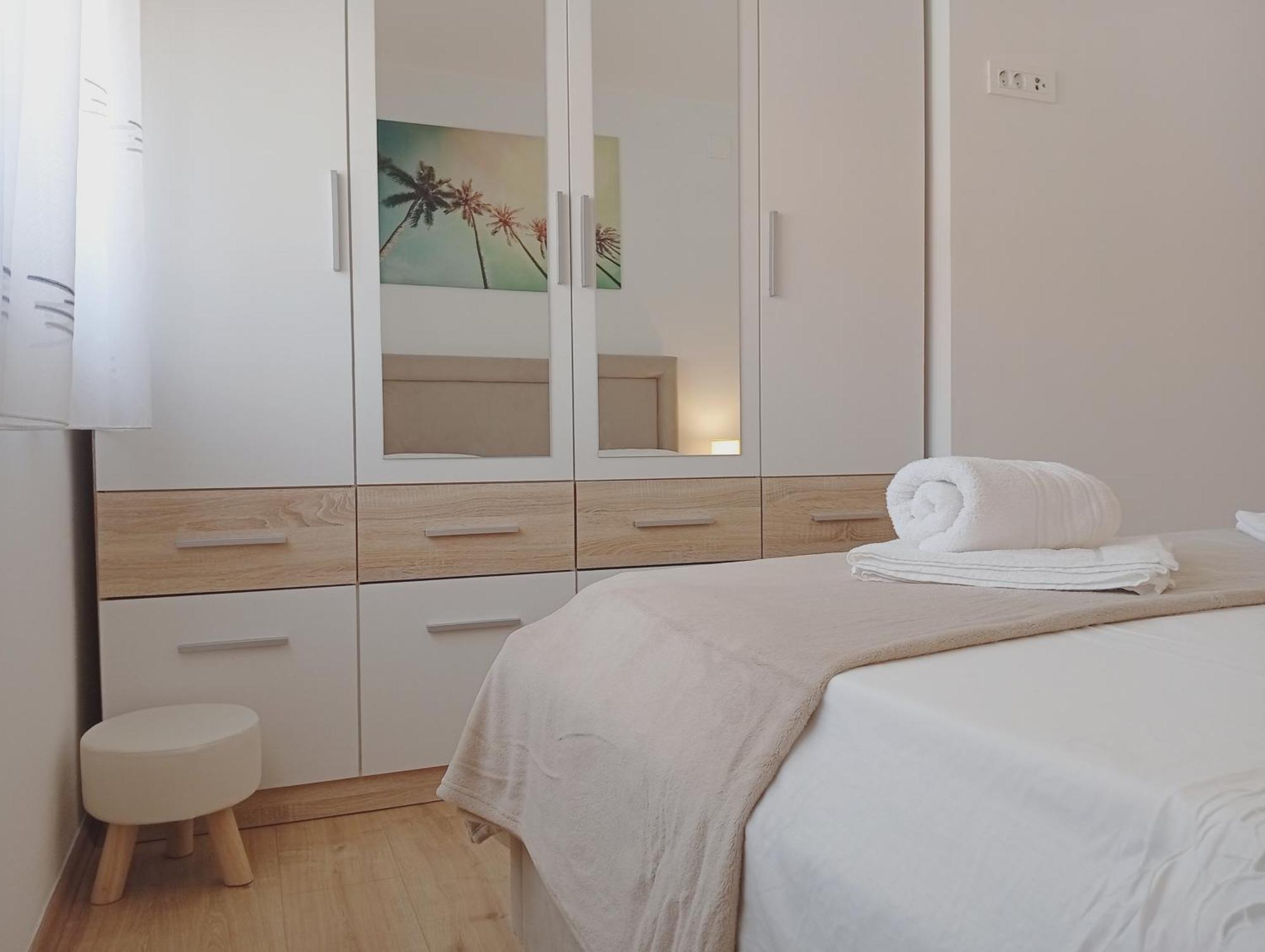 Apartments Villa Odesa With Shared Pool Zadar Bagian luar foto