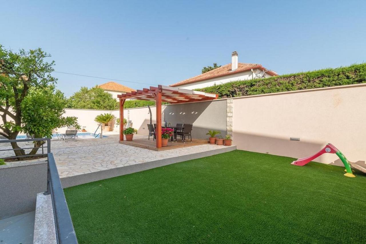 Apartments Villa Odesa With Shared Pool Zadar Bagian luar foto